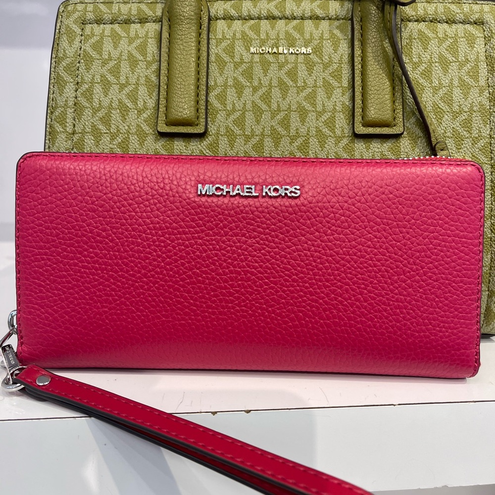 MICHAEL KORS Lg Pebbled Leather Continental Wallet Wristlet Phone
Dark Raspberry - Picture 4 of 16